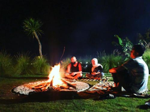 Clientes alojados en Igloo Glamping Bali