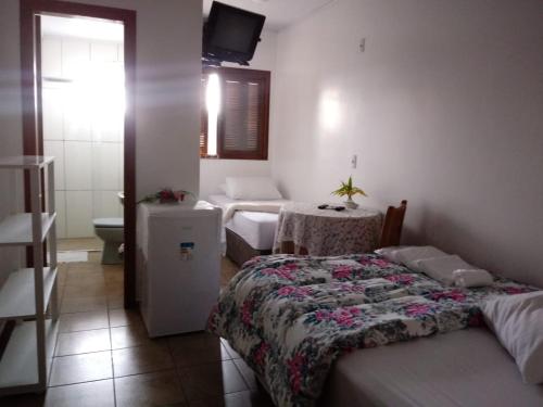 Tempat tidur dalam kamar di Hotel Pousada Rolantchê