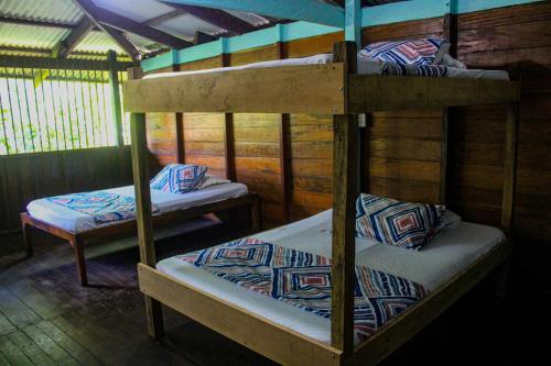 a couple of bunk beds in a room at Refugio Mr Jerry Eco House in Bahía Solano