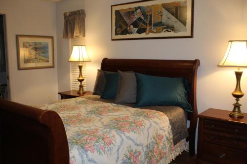a bedroom with a bed and two lamps on tables at Craig House with Heated Pool on small lake in Bradenton