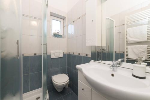 Koupelna v ubytování Apartmani Lenka
