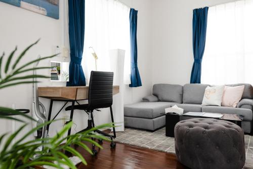 a living room with a couch and a desk at MIYAKOJIMA UPUYU in Miyako-jima