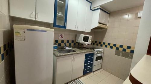 Una cocina o zona de cocina en Apartamento Thermas das Caldas Residencial