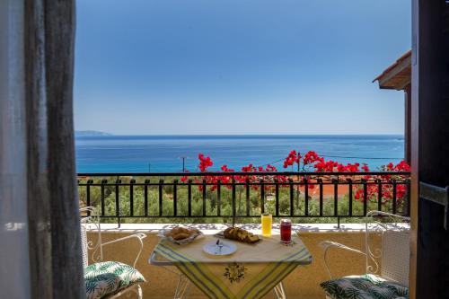 a table on a balcony with a view of the ocean at BUENA VISTA studios in Lourdata