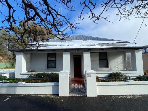 Το κτήριο όπου στεγάζεται  το διαμέρισμα