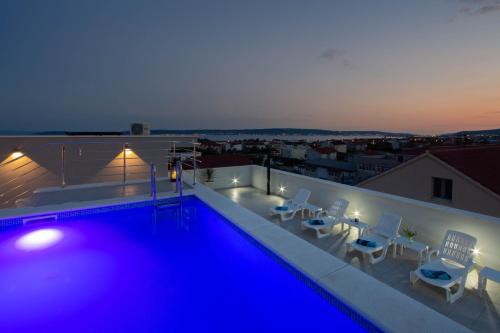 Luxury Residence Danica with a private rooftop pool and high speed fiber WIFI