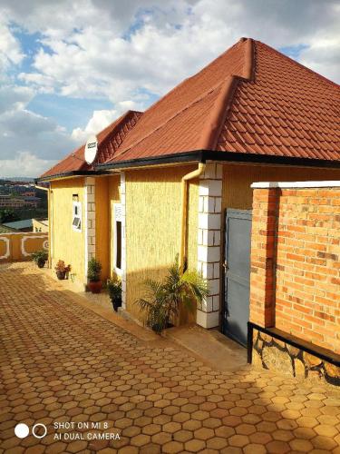 Rooms in homely atmosphere near airport