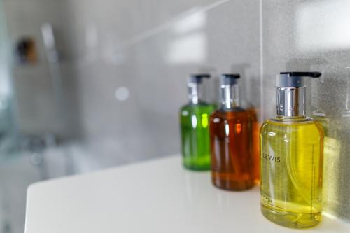 Foto sihtkohas Windsor asuva majutusasutuse Modern 4BR Cottage in Windsor, Near Marina and Thames galeriist