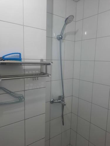 a shower with a shower head in a bathroom at Apartement emerald bintaro 2 in Pondokaren