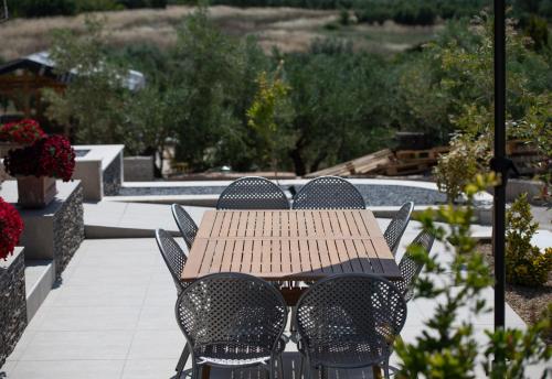Κήπος έξω από το Villa Sara