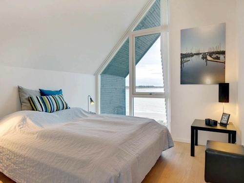 Postel nebo postele na pokoji v ubytování Holiday home Hadsund LXV