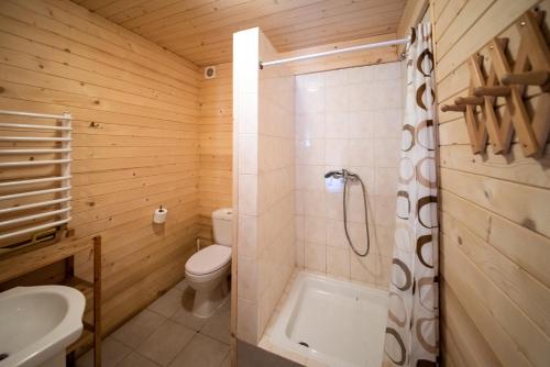 A bathroom at Zagroda Chryszczata