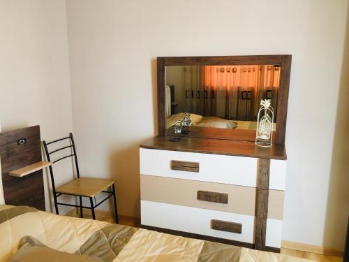 TV a/nebo společenská místnost v ubytování Batumi Comfort Apartment