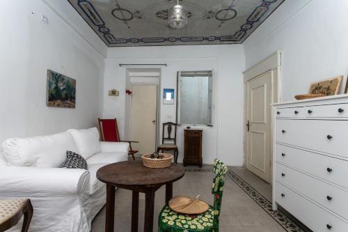 A bed or beds in a room at S190 - Sirolo, trilocale in piazza