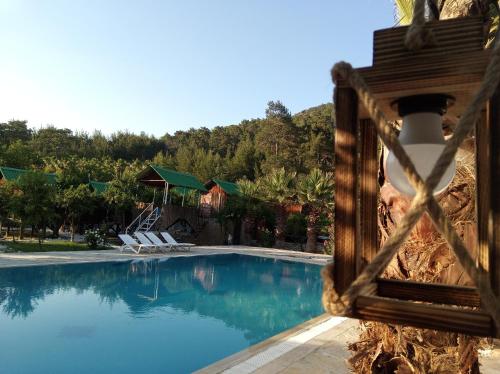 - Vistas a la piscina del complejo en Don Kişot Olimpos Hotel, en Olympos