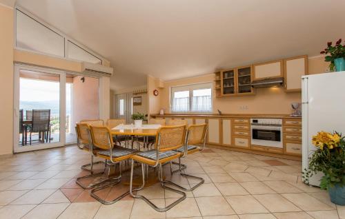 Dapur atau dapur kecil di Apartmani Andreas