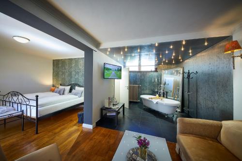 Ένα ή περισσότερα κρεβάτια σε δωμάτιο στο Hotel Alte Schule