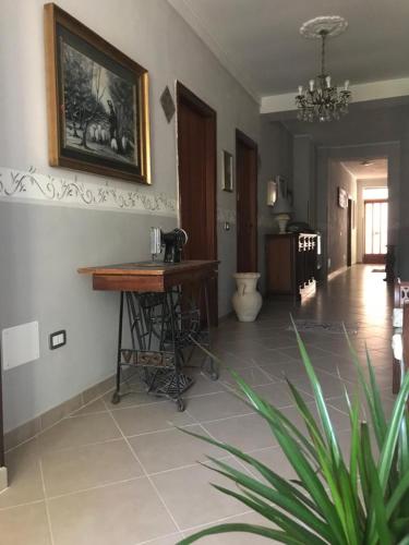 a living room with a desk and a table at Agriturismo La Rosa Spina in Fivizzano