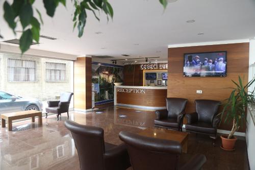 Area lounge atau bar di Cebeciler Hotel