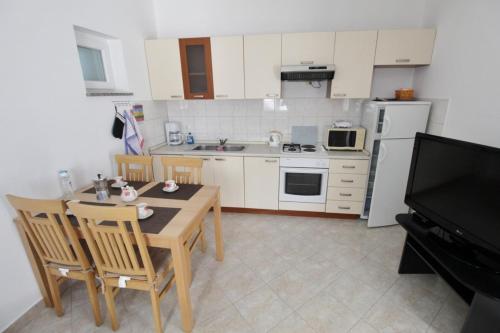 Η κουζίνα ή μικρή κουζίνα στο Apartments Titonel