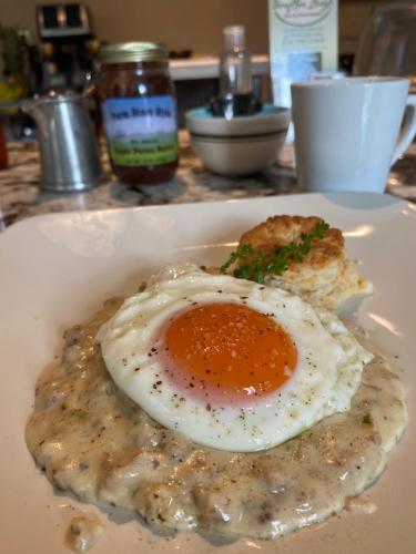 a fried egg on a plate on a table at Grafton Lodge in Lake Lure