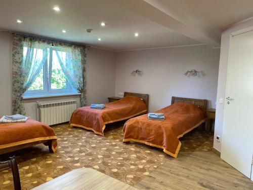 Кровать или кровати в номере Toila Pikk Apartment