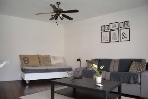 Grand studio climatisé proche plages Juan les pins