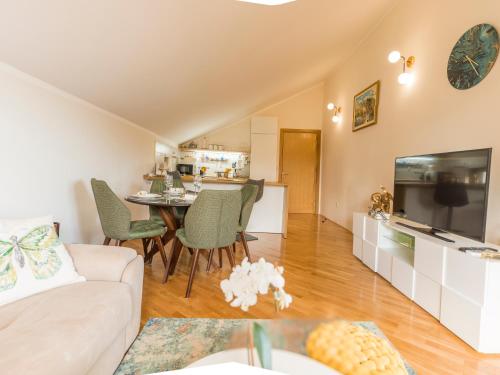 Billede fra billedgalleriet på Cicciobello Lux Apartment Baošići with stunning sea view i Baošići