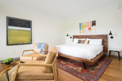 The Setting Inn Willamette Valleyにあるベッド