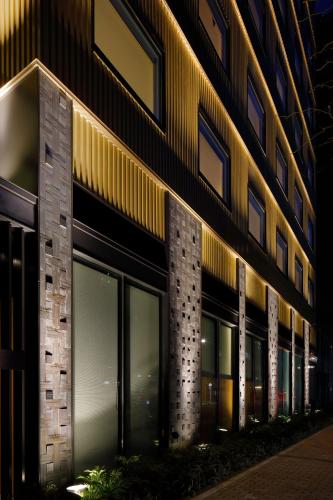 a tall building with many windows at night at Hotel Yaenomidori Tokyo in Tokyo