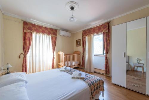 Ένα ή περισσότερα κρεβάτια σε δωμάτιο στο Apartments Radimir