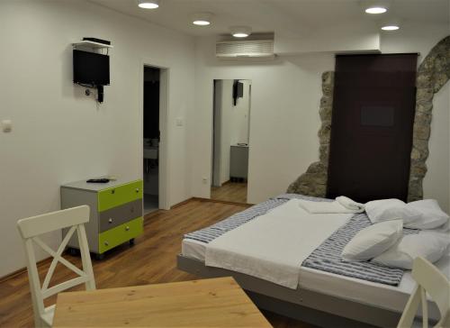 Imagen de la galería de Vicencin place Downtown studio apartments, en Šibenik