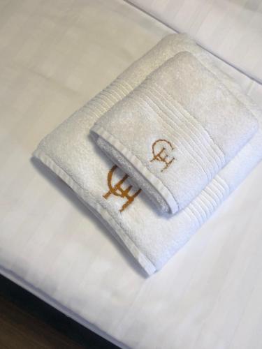 Postel nebo postele na pokoji v ubytování Grand Hotel Pogradec