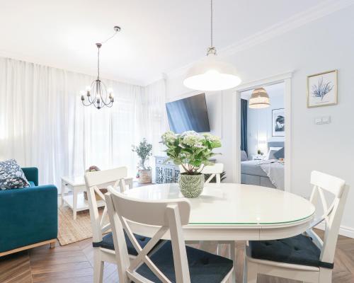 Χώρος καθιστικού στο Azure Apartment by Baltic Home