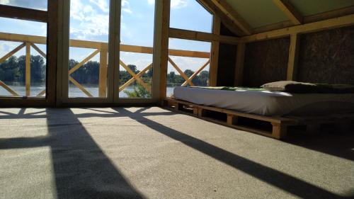 a bedroom with a bed in a room with windows at Top Chill party kucice apartmani in Belgrade