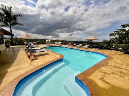 Der Swimmingpool an oder in der Nähe von Pink Flamingo Boutique Hotel