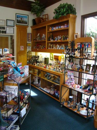 a store filled with lots of toys and other items at Ponderosa Gardens Motel in Paradise