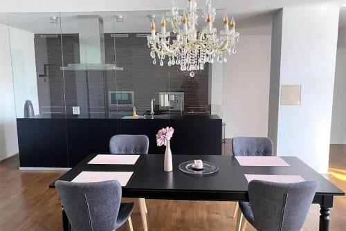 Φωτογραφία από το άλμπουμ του Luxusný 118m2 Apartmán s Krbom v Centre Nitry σε Nitra