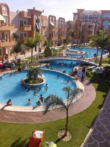 a group of people in a large swimming pool at Appartement S 1 résidence les Dunes sousse avec piscine in Sousse