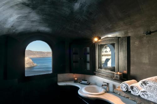 Vannituba majutusasutuses Pearl of Caldera Oia - Boutique Hotel by Pearl Hotel Collection