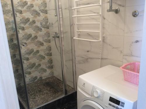 a shower in a bathroom with a washing machine at Сдам квартиру у моря Элегия парк Аркадия in Odesa