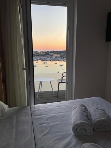 a bedroom with a bed and a view of the beach at B&B Giro Di Boa in Lampedusa