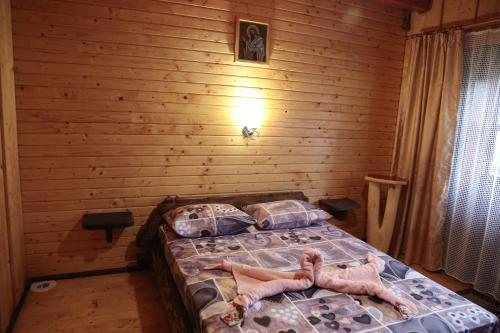 เตียงในห้องที่ Верх Довбуша
