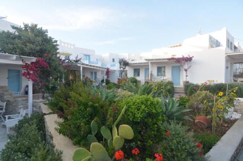 Κήπος έξω από το ThalaSEA - village Antiparos