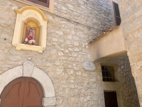 a building with a door and a window with flowers at La casina in Sonnino