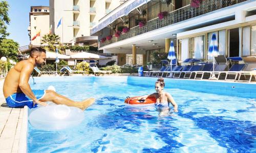 Bazén v ubytování Hotel Royal-Spiaggia nebo v jeho okolí
