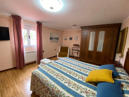 a bedroom with a large bed with a blue blanket at Alvares de Corvera in El Pontón