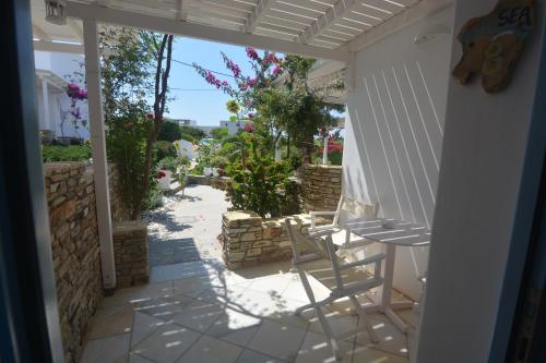 Κήπος έξω από το ThalaSEA - village Antiparos