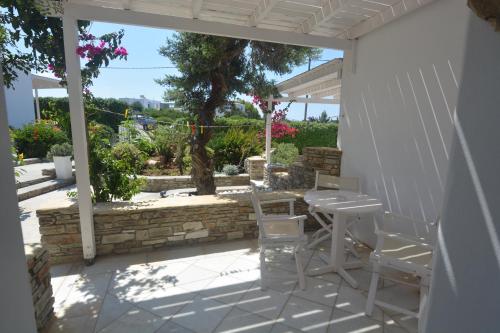 Κήπος έξω από το ThalaSEA - village Antiparos