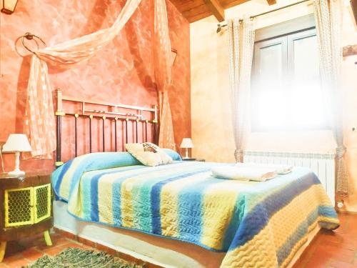 a bedroom with a bed and a window at LOS SUEÑOS DE JAVIER in Robledillo
